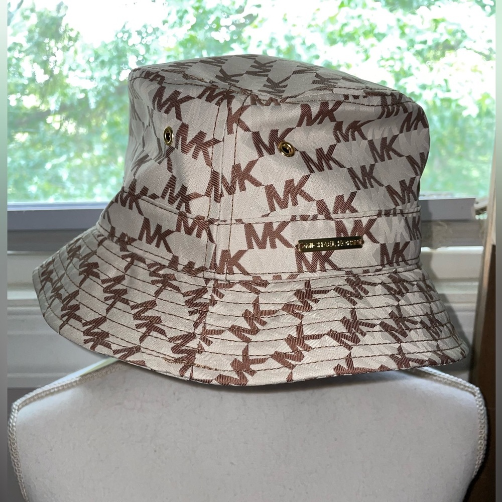 NWT! MICHAEL KORS bucket hat